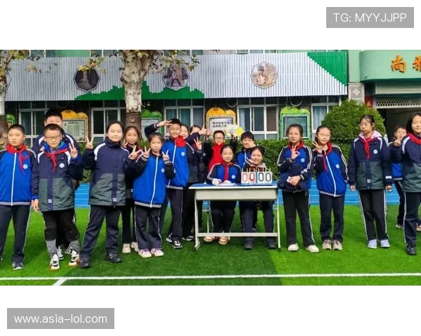 炫技杂耍足球球星用双脚演绎绿茵场上的艺术盛宴 炫技杂耍足球球星用双脚演绎绿茵场上的艺术盛宴