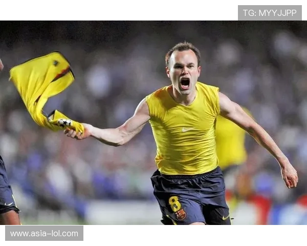 足球球星被晃倒瞬间引热议 盘点那些让对手摔倒的经典过人技巧